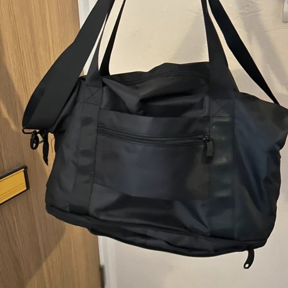 Stylish Black Duffel Bag for Men